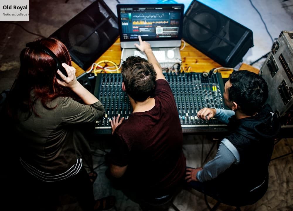 personas mezcladoras sonido